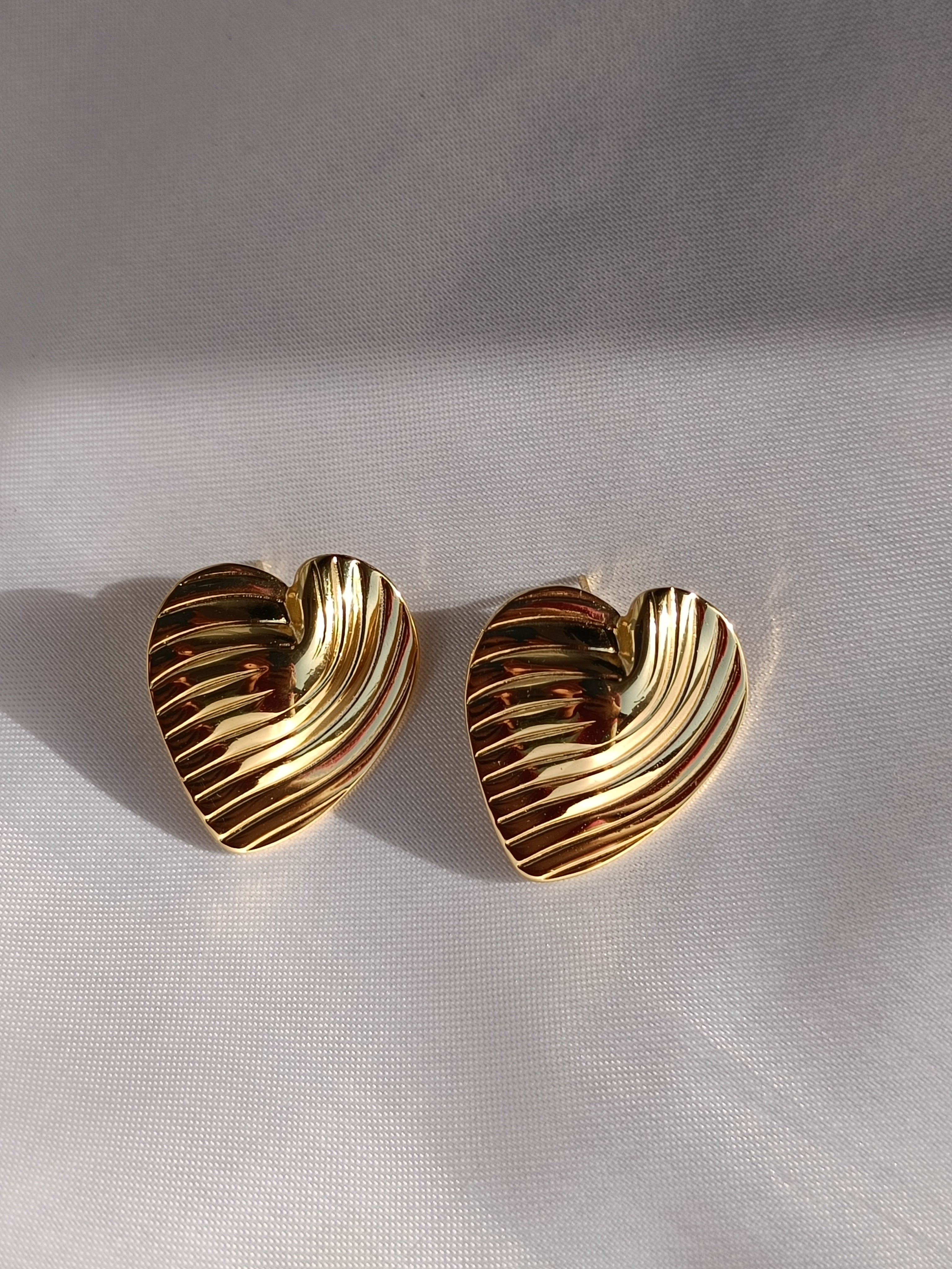 GOLDEN SAND HEARTS ANTI TARNISH EARRINGS