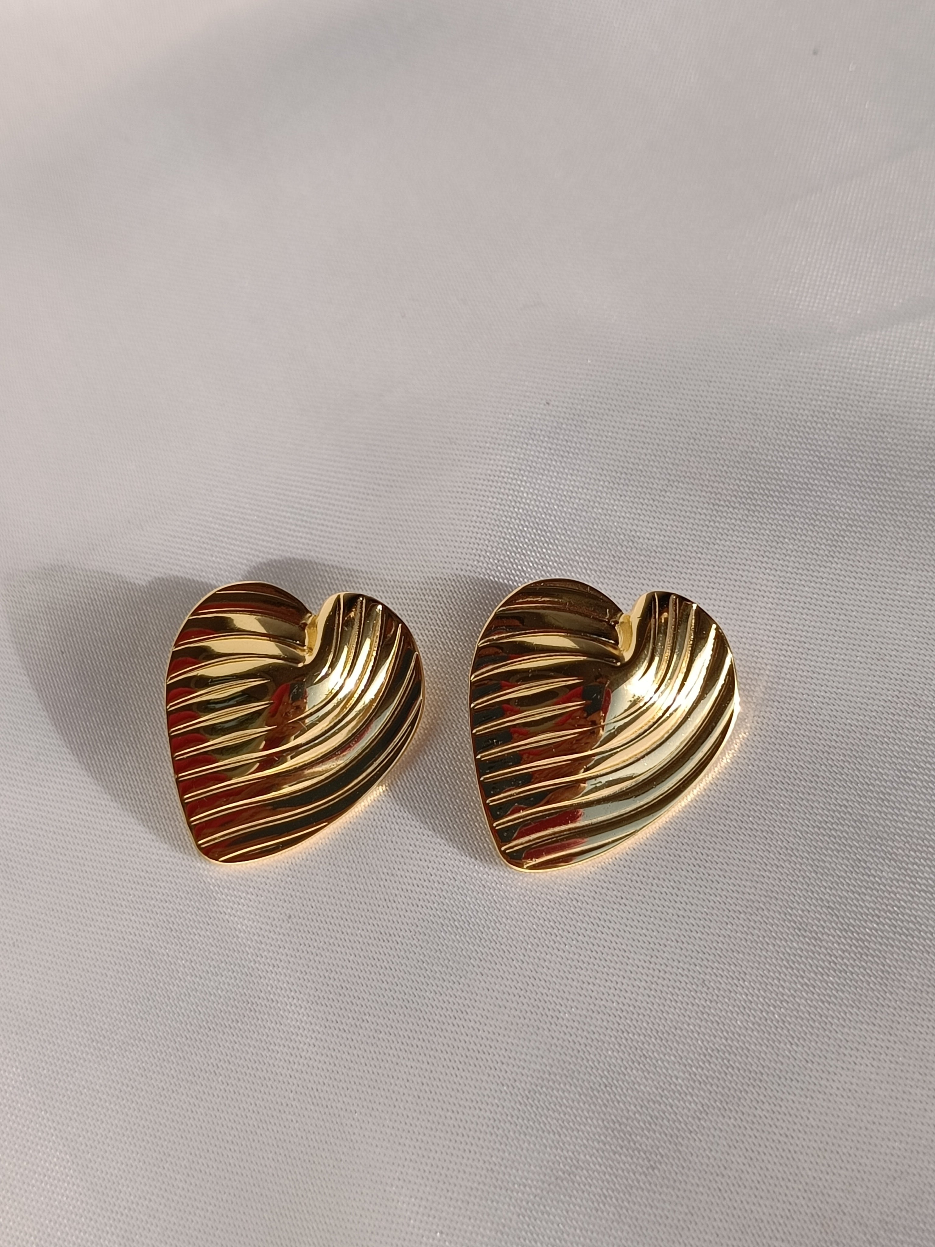 GOLDEN SAND HEARTS ANTI TARNISH EARRINGS