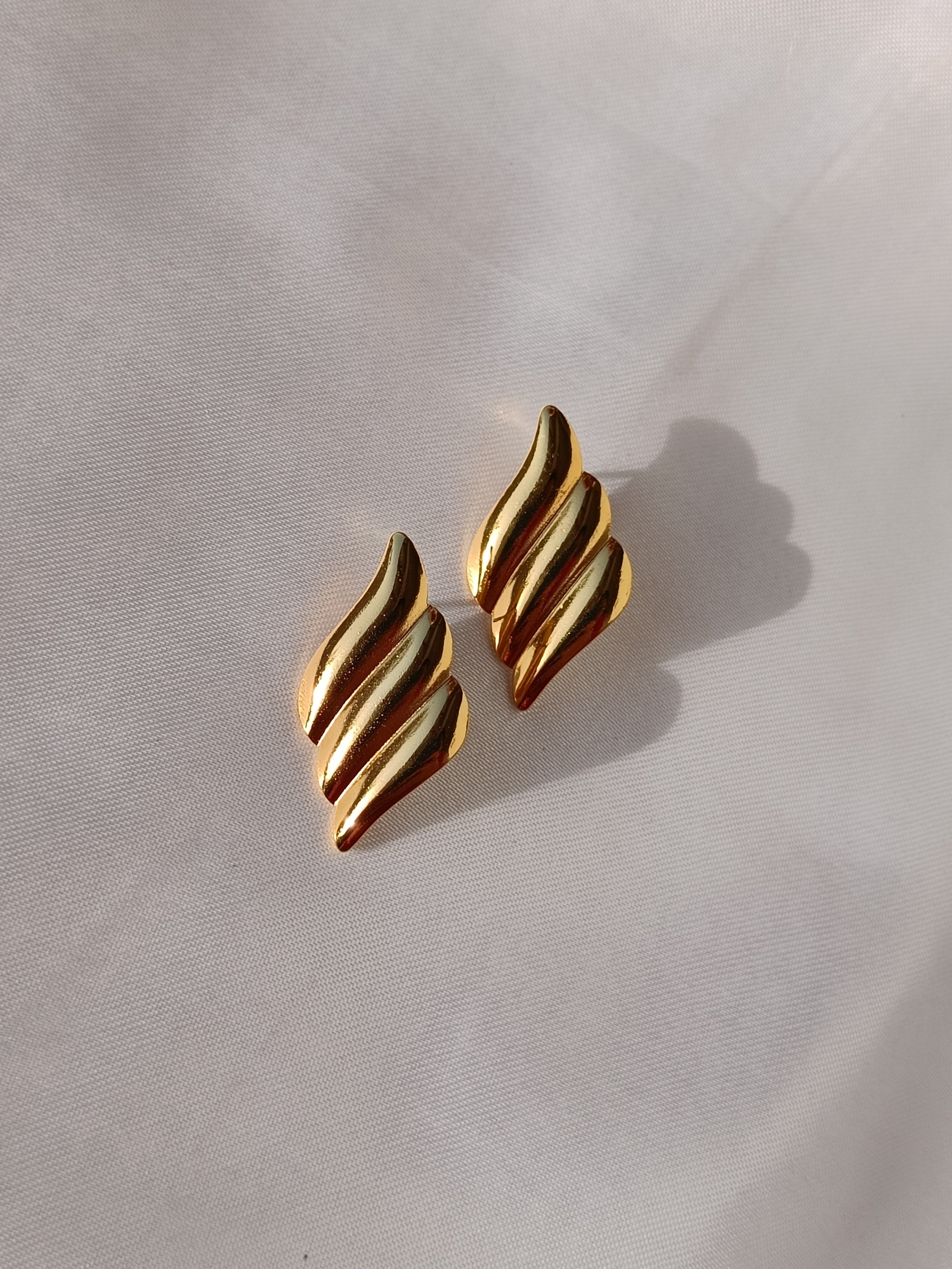 GOLDEN SWIRL ANTI TARNISH EARRINGS