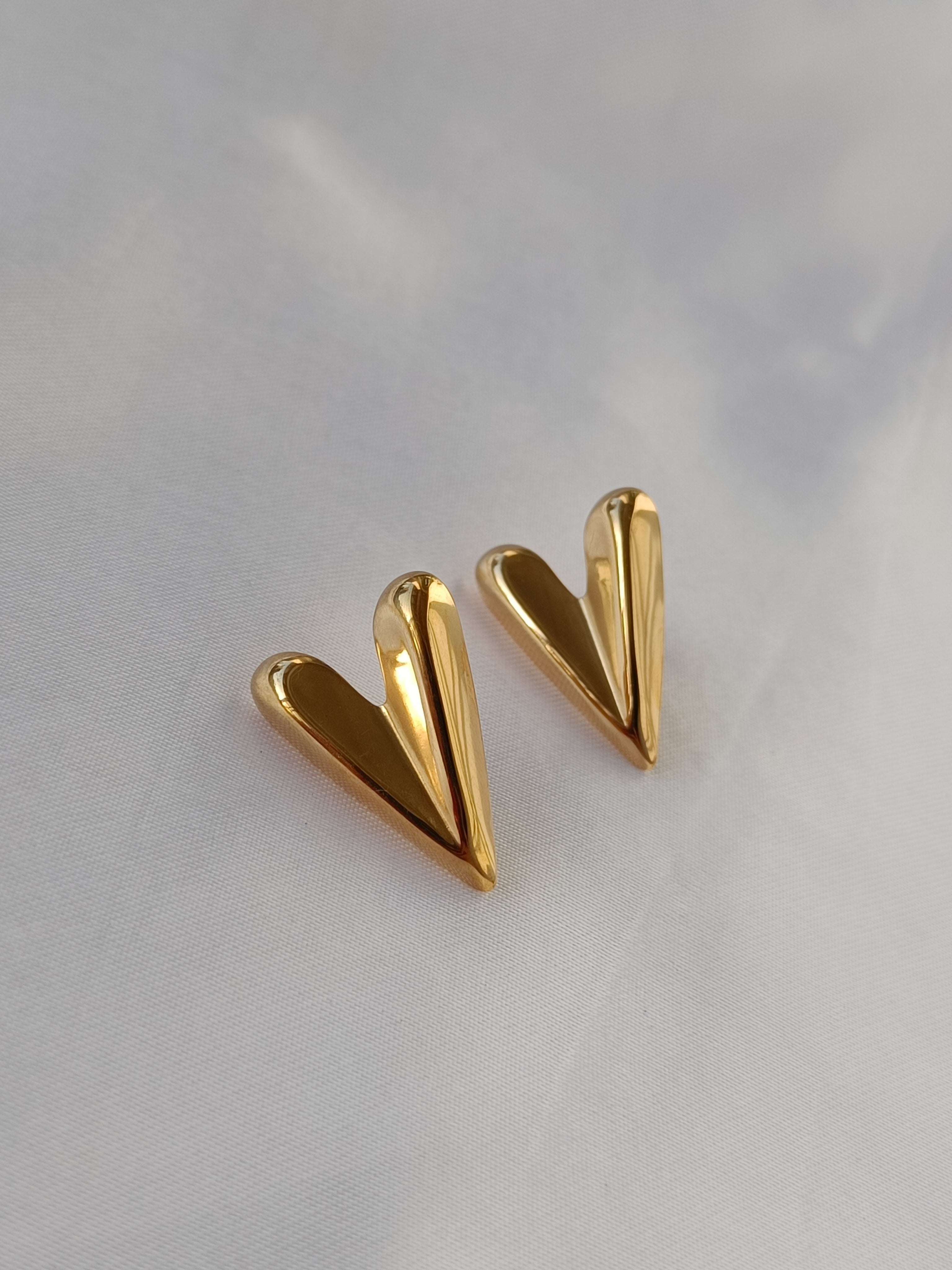 GOLDEN LOVE ANTI TARNISH EARRINGS