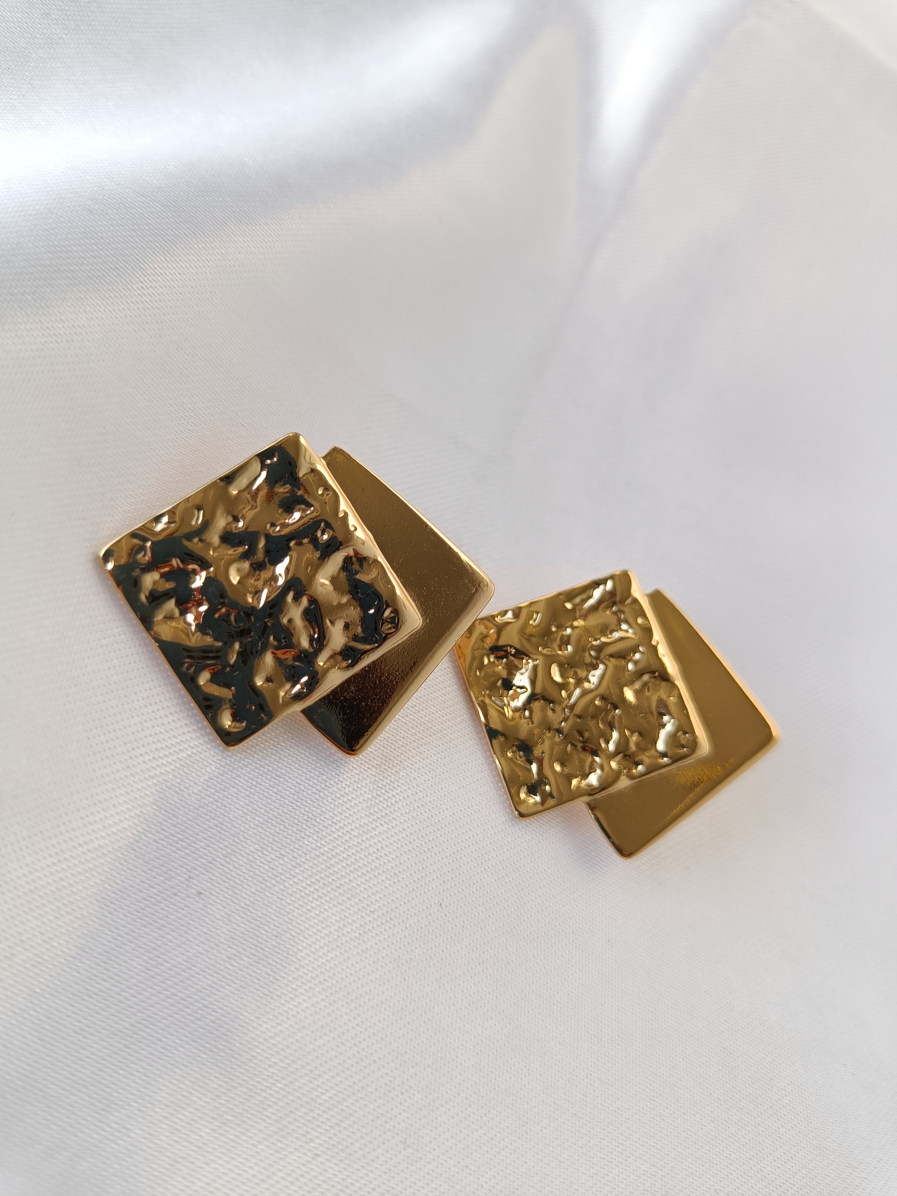 GOLDEN CRISP SQUARE ANTI TARNISH EARRING