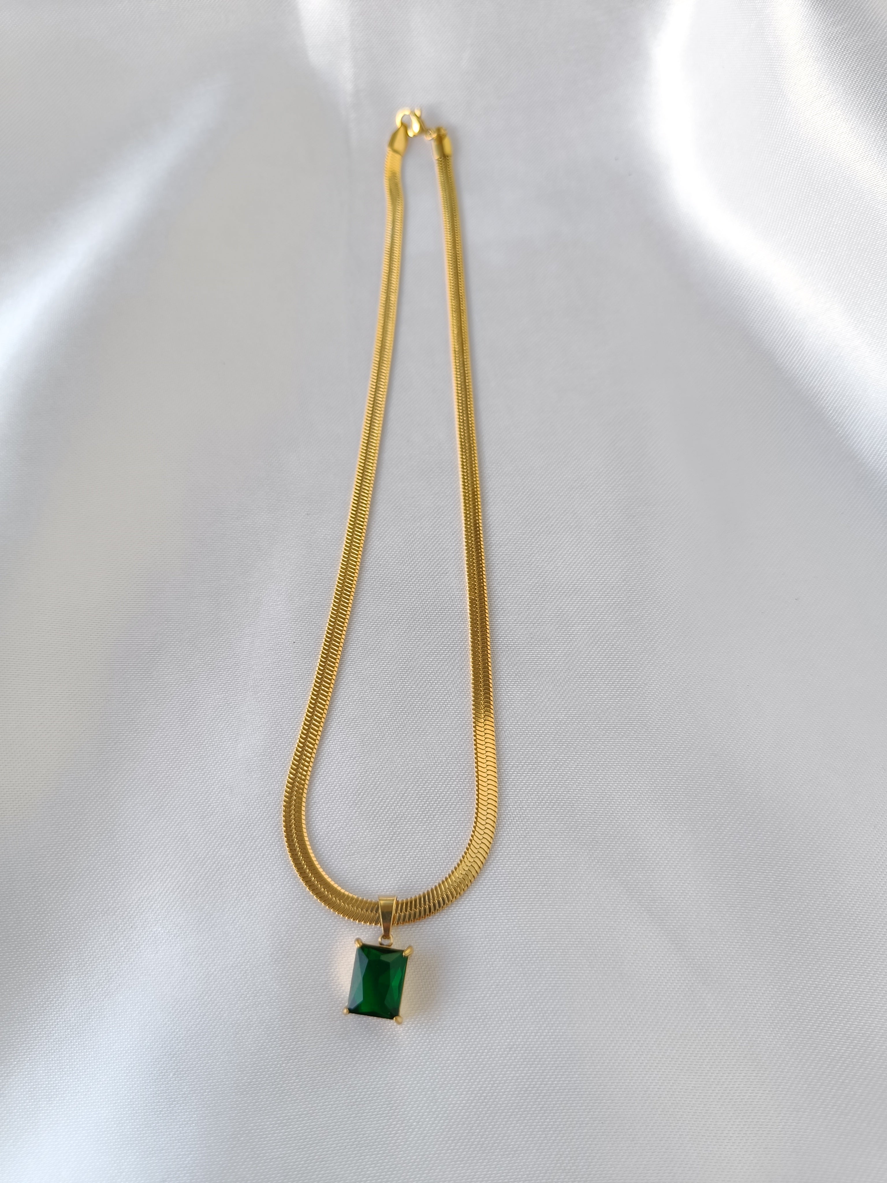 GOLDEN EMERALD ANTI TARNISH CHAIN N PENDANT