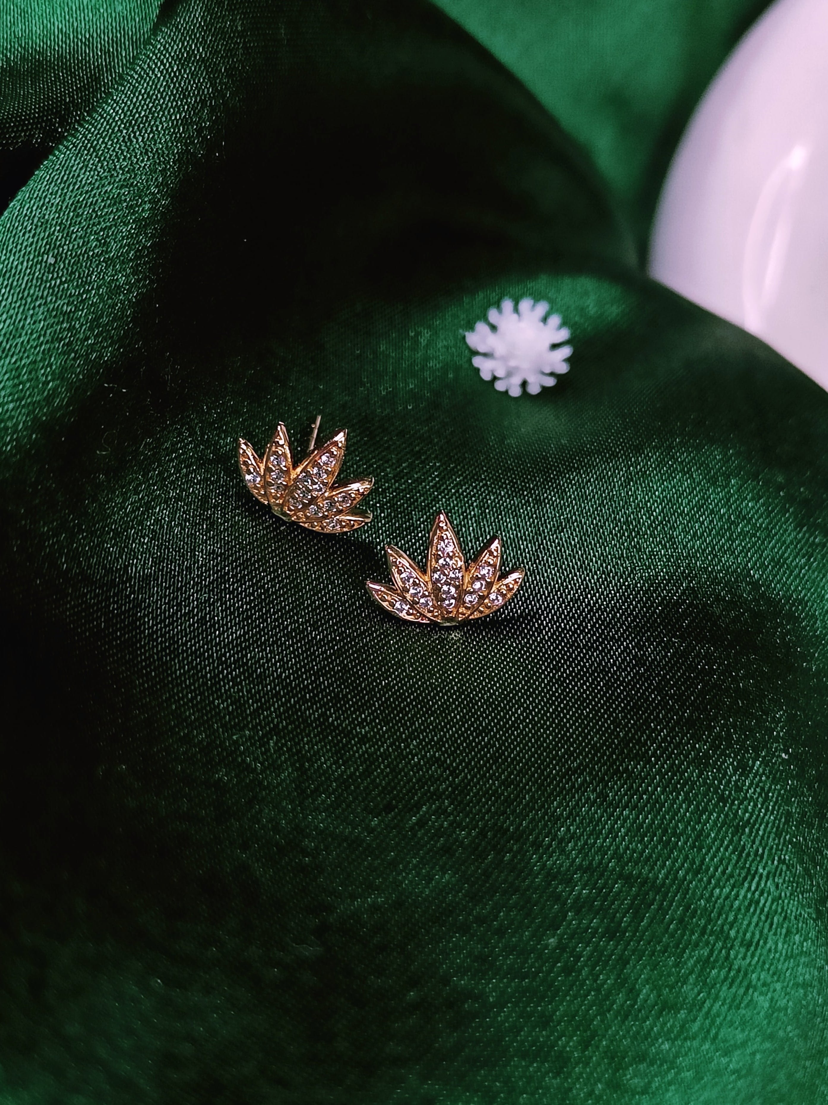Nature's Kiss - Rose Gold Petite CZ Leaf Studs